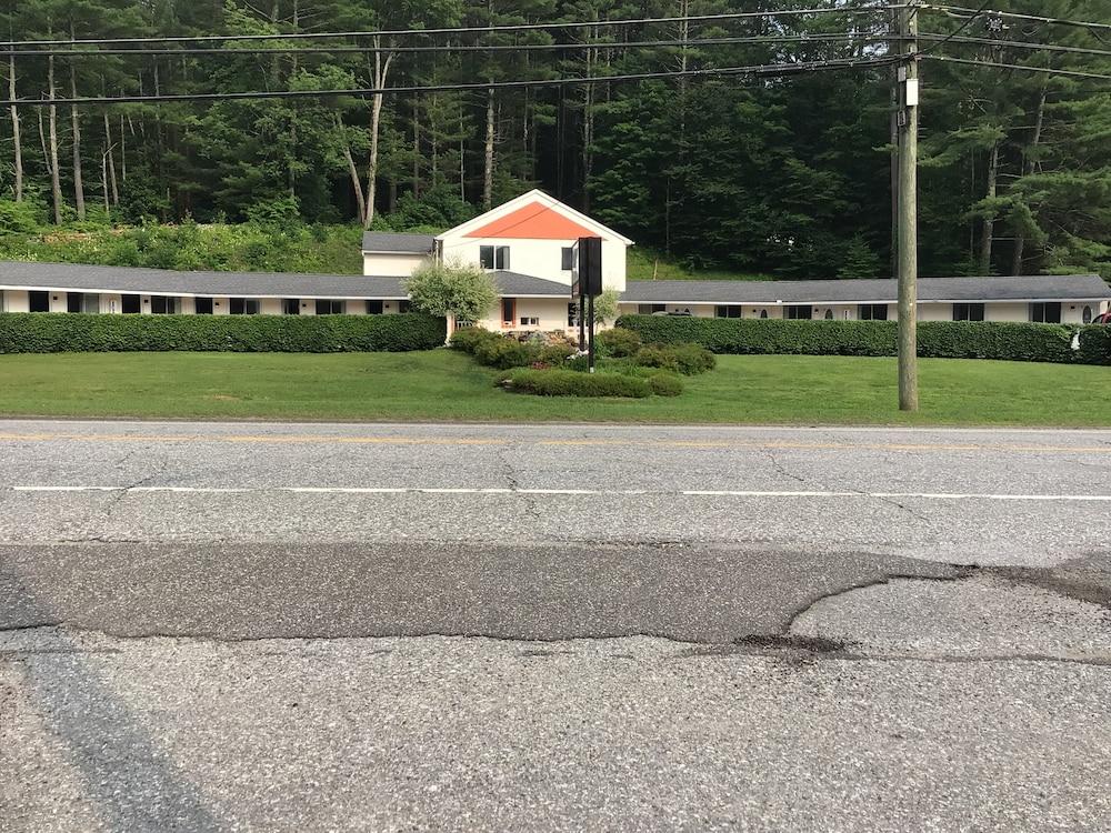 Hitching Post Country Motel photo 3