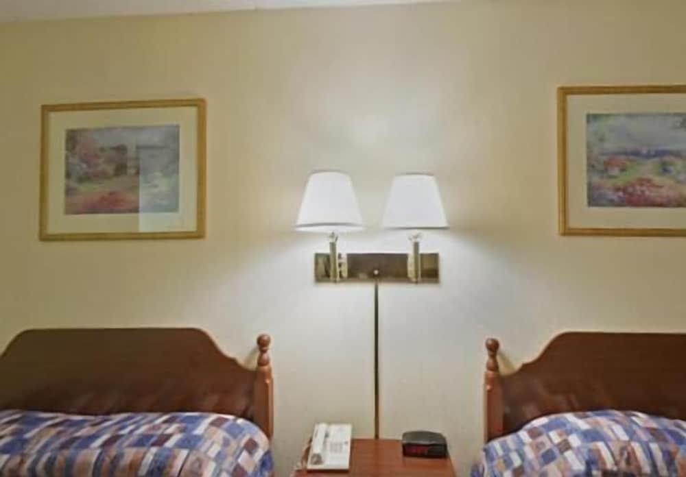 Americas Inn photo 16