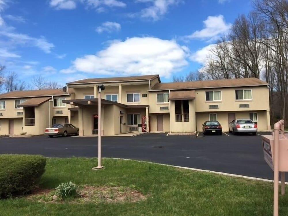 Colonade Motel photo 10