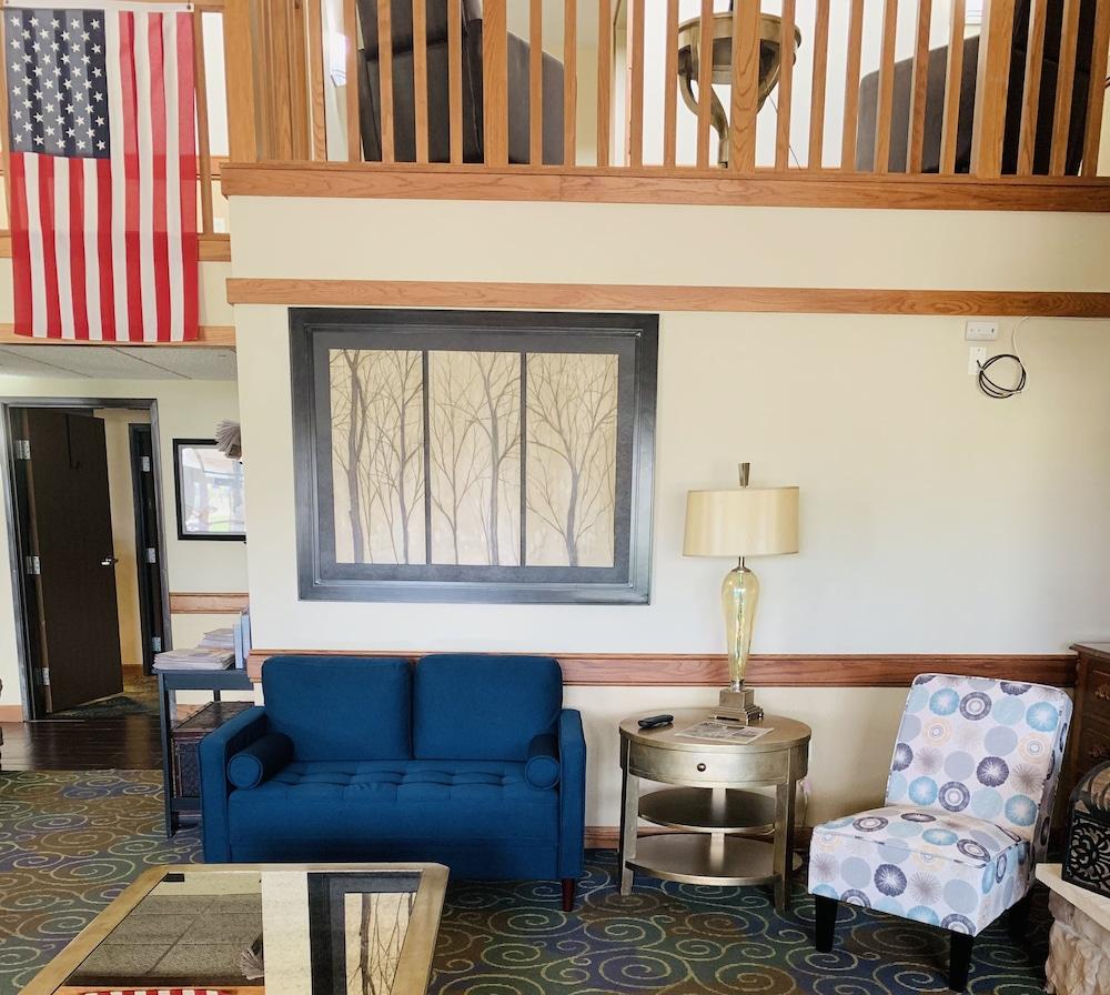 AmericInn by Wyndham Kewanee photo 92