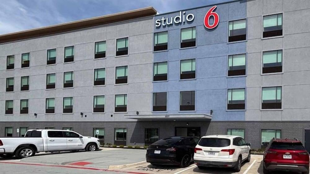 Studio 6 Dallas, TX – Fair Park photo 1