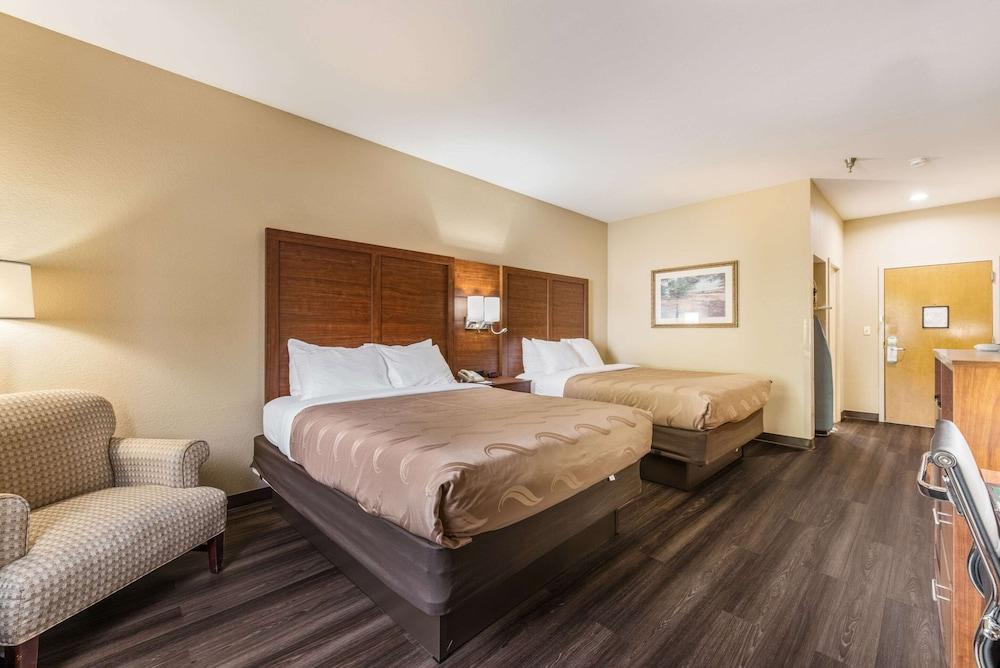 Quality Inn & Suites Hendersonville - Flat Rock photo 40