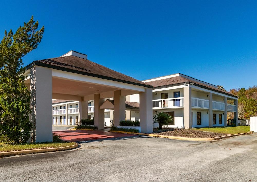 Econo Lodge photo 14