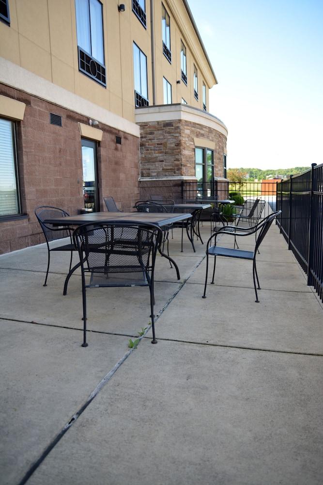Holiday Inn Express & Suites Youngstown West - Austintown by IHG photo 25