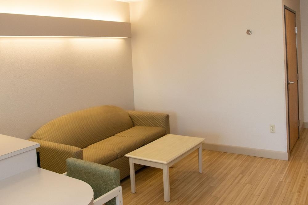 Microtel Inn & Suites by Wyndham Lodi/North Stockton photo 12