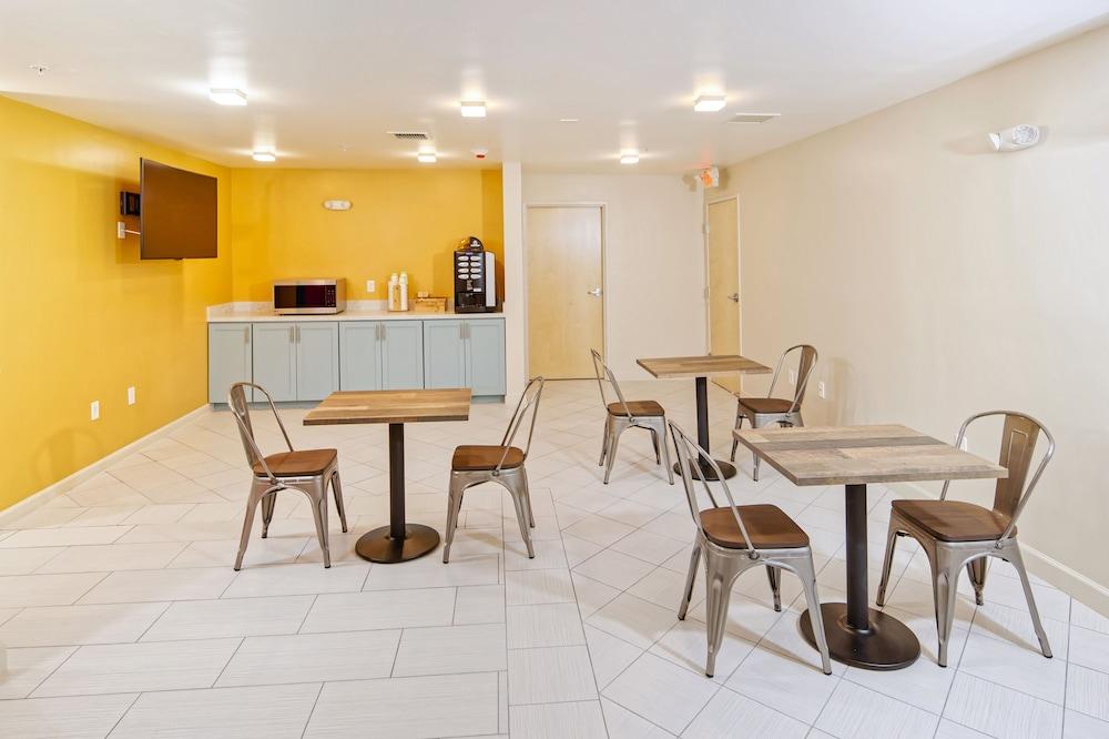 Inn At Moss Landing Point photo 16