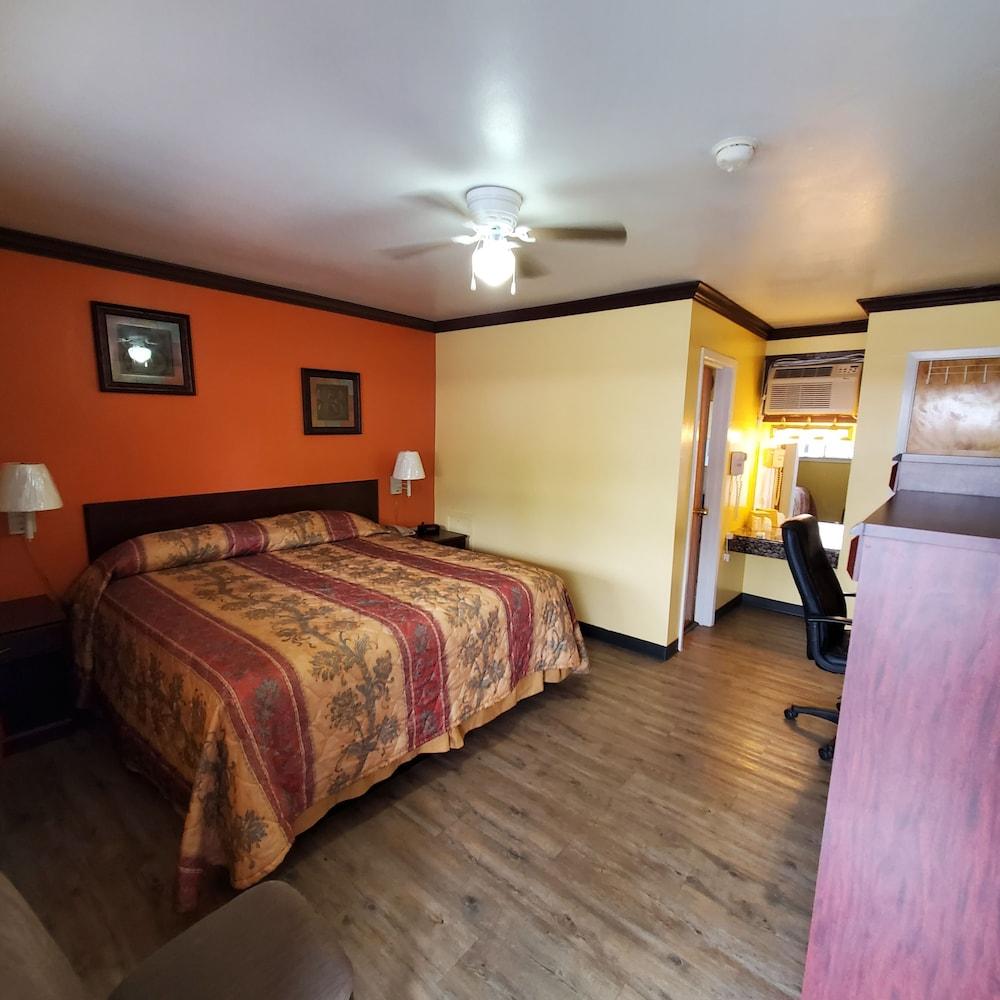 Vanguard Motel photo 6