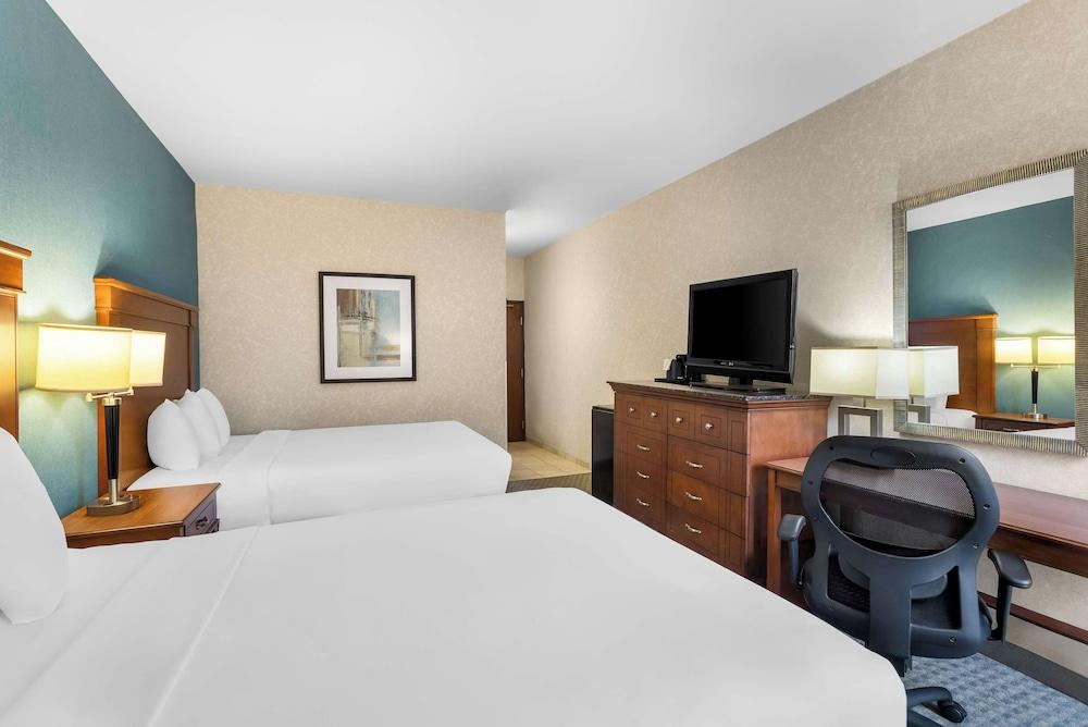 Sonesta Essential Houston Hobby Airport photo 9