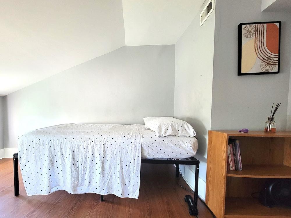 Budget Bed Room near Downtown photo 5