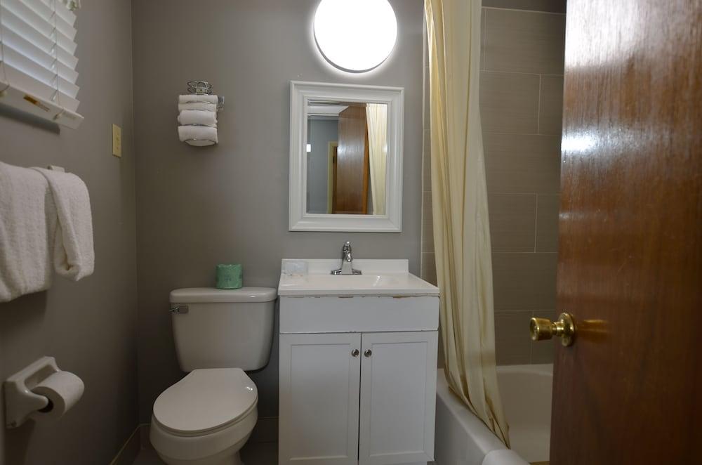 Travelowe's Motel photo 24