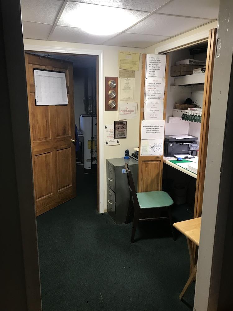 The Evergreen Motel photo 2