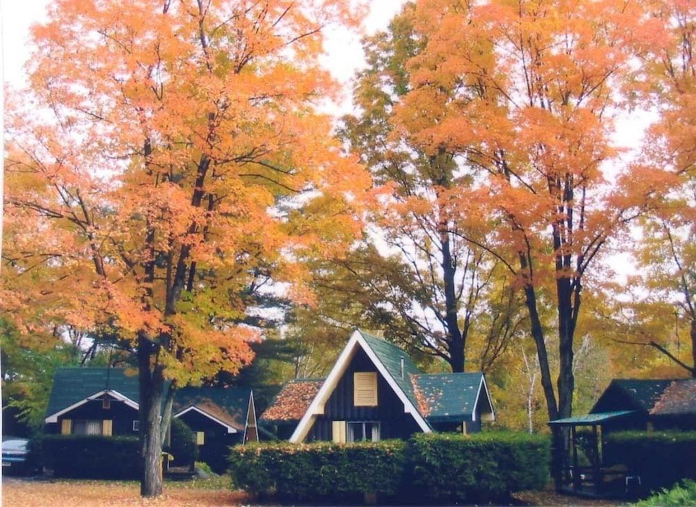 Amber Lantern Lake George Motel and Cottage Rentals photo 37