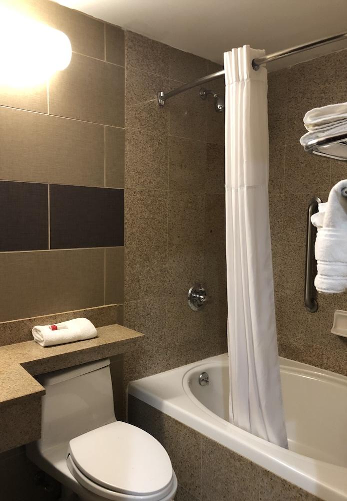 Days Inn by Wyndham Brooklyn photo 23