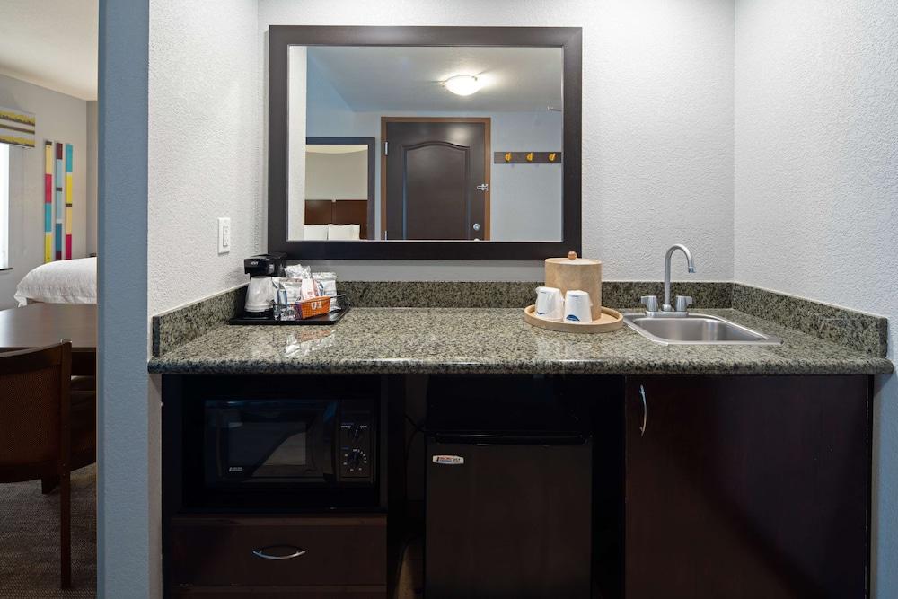 Hampton Inn & Suites Bakersfield/Hwy 58, CA photo 16
