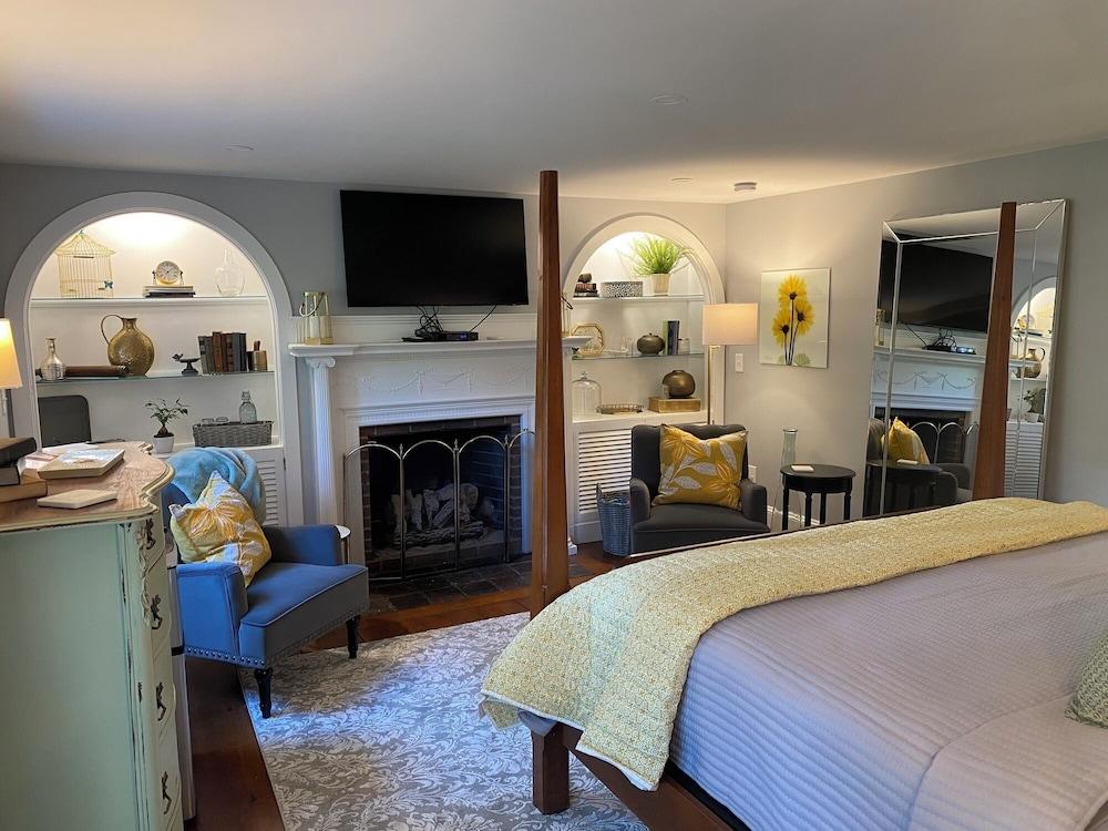 Inn at Perkins Cove photo 16