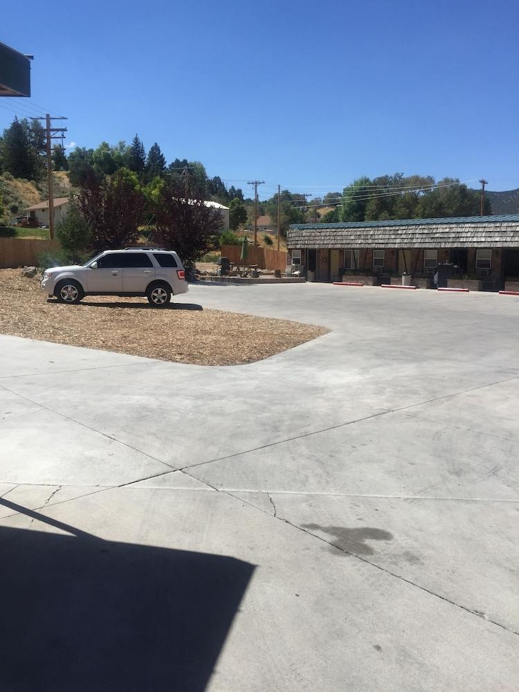 Rustic Inn Motel photo 77