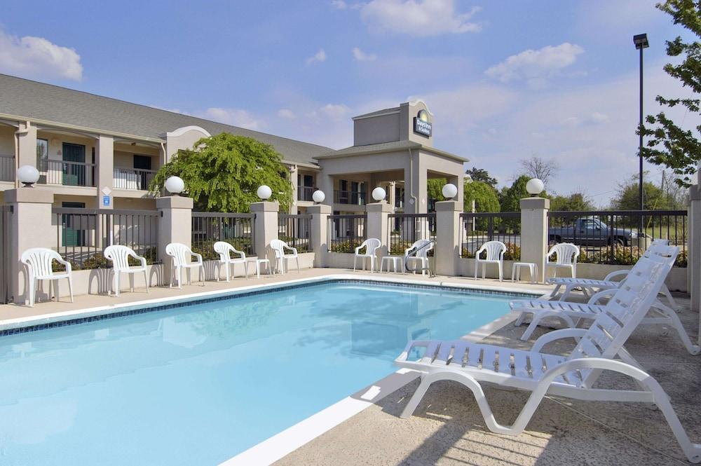 Days Inn & Suites by Wyndham Fort Valley photo 24