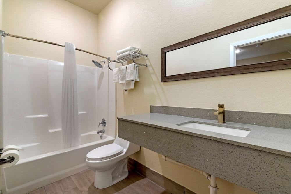 Quality Inn & Suites Elgin photo 13
