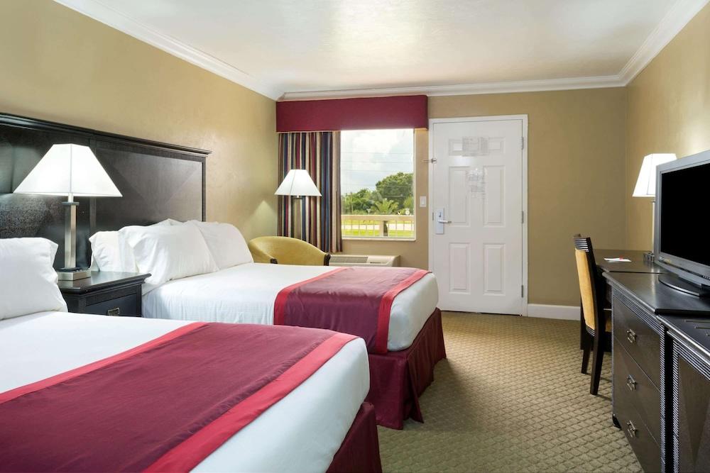 Ramada by Wyndham Lake Placid photo 12