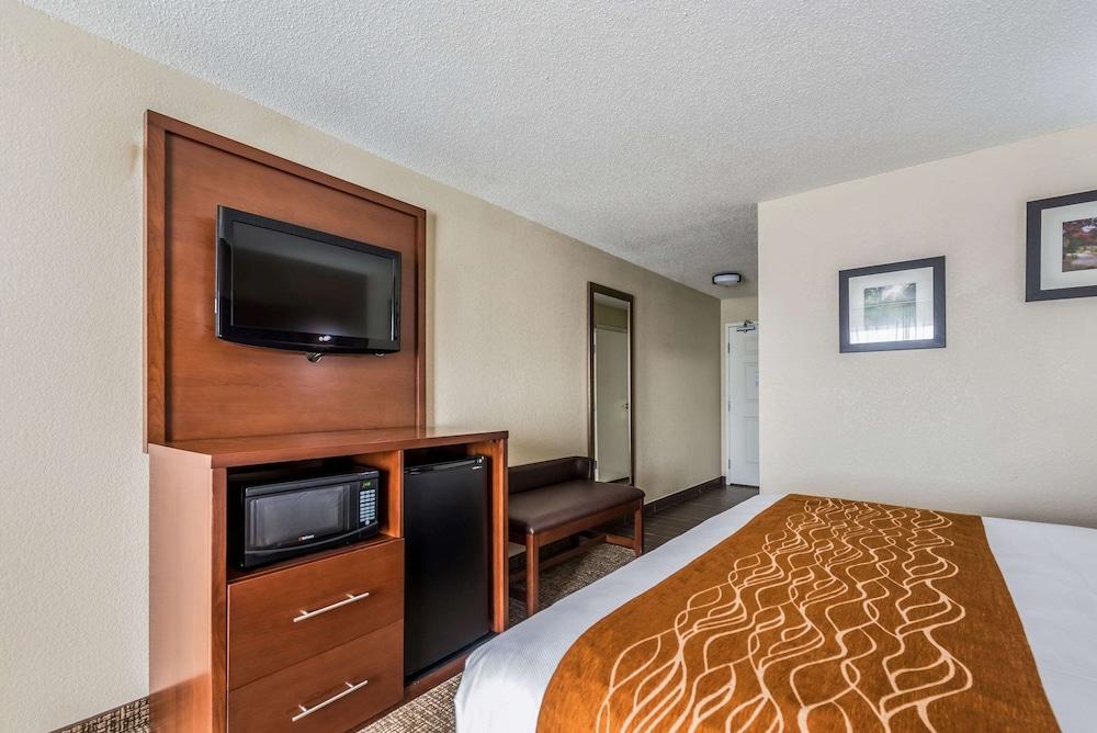 Comfort Inn & Suites Dayton North photo 9