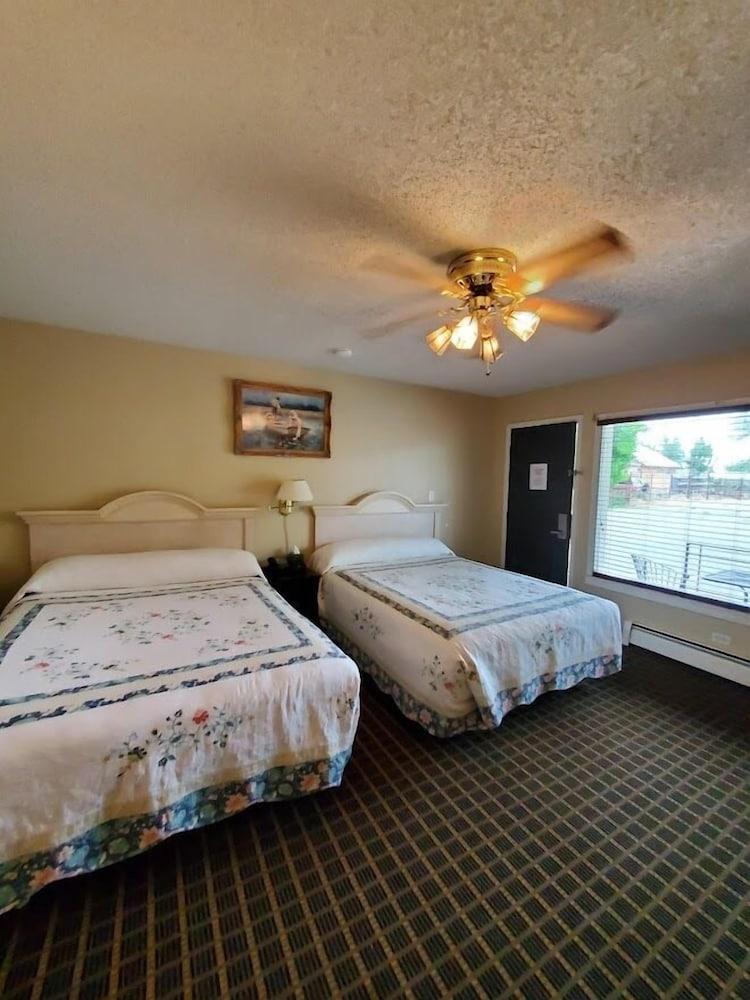 Three Forks Lewis & Clark Motel photo 31