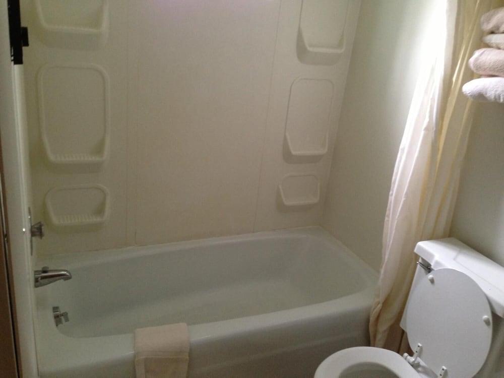 Capri Motel photo 13