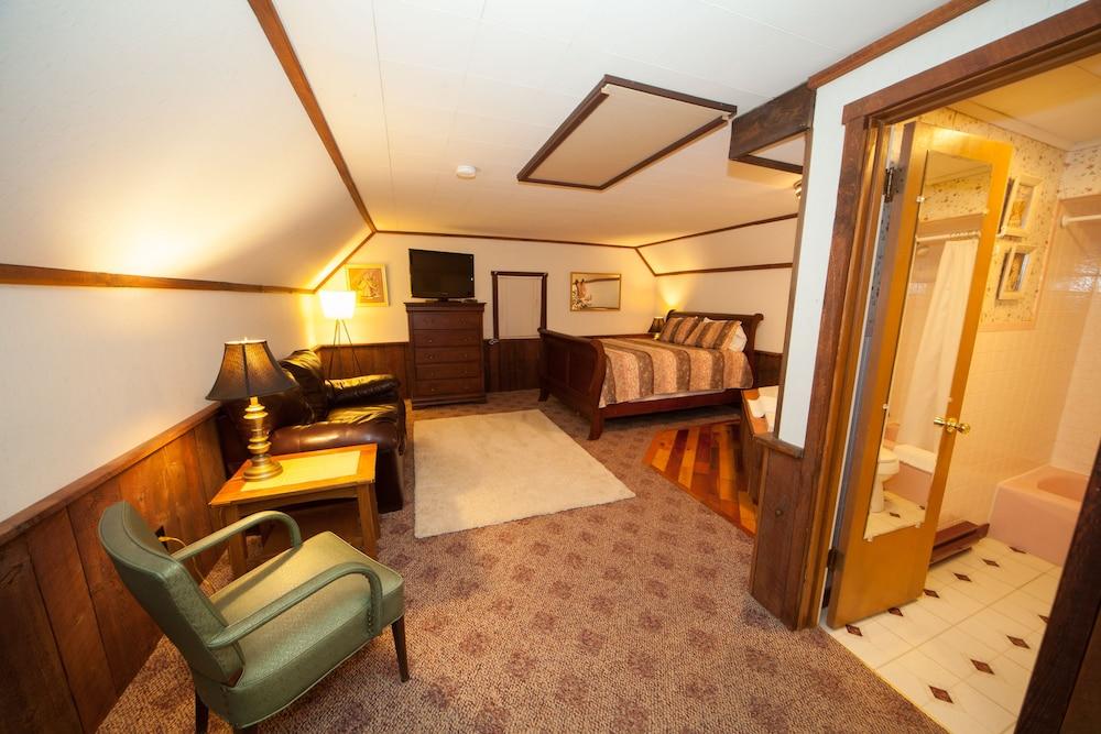 Log Cabin Lodge & Suites photo 46
