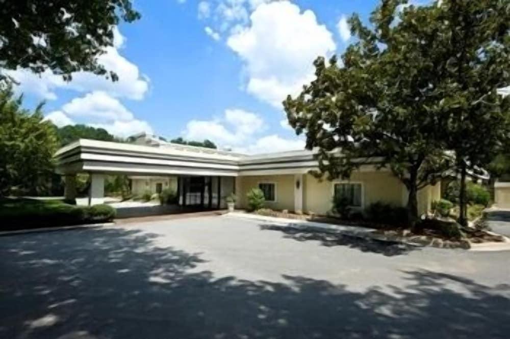 Budgetel Inn & Suites Atlanta photo 33