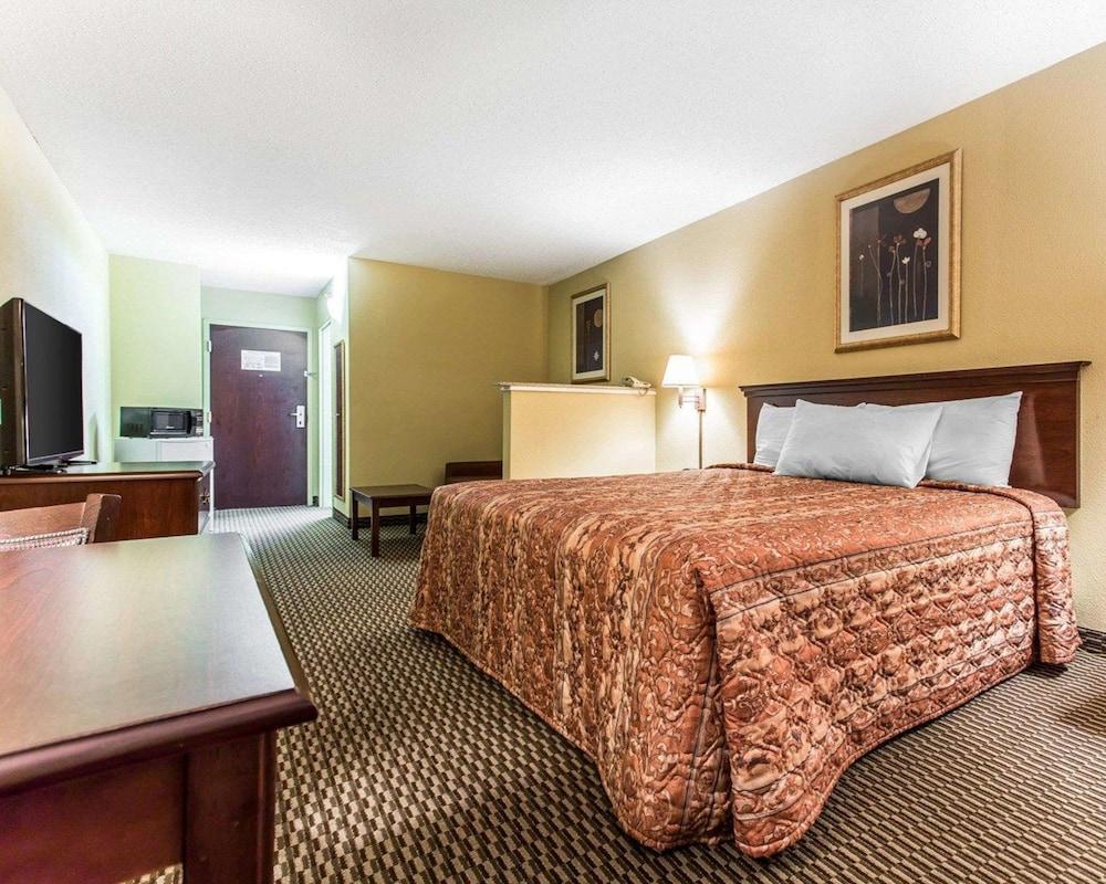 Country Hearth Inn & Suites photo 8
