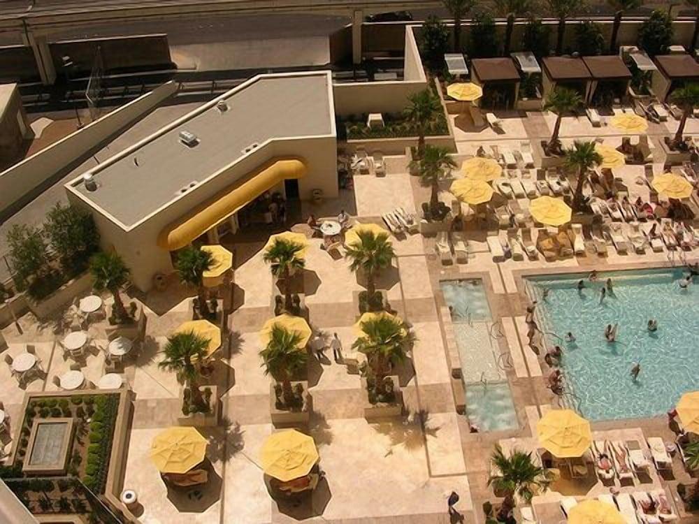 Jet Luxury Resorts @ The Signature Condo Hotel photo 71