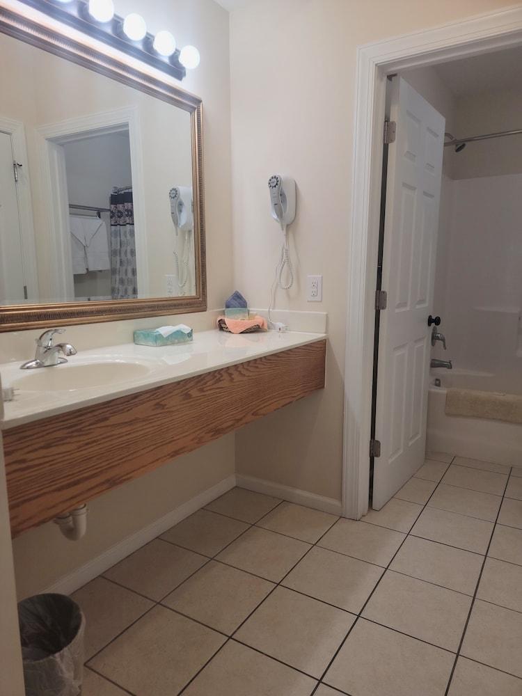 Beaufort Harbour Suites photo 29