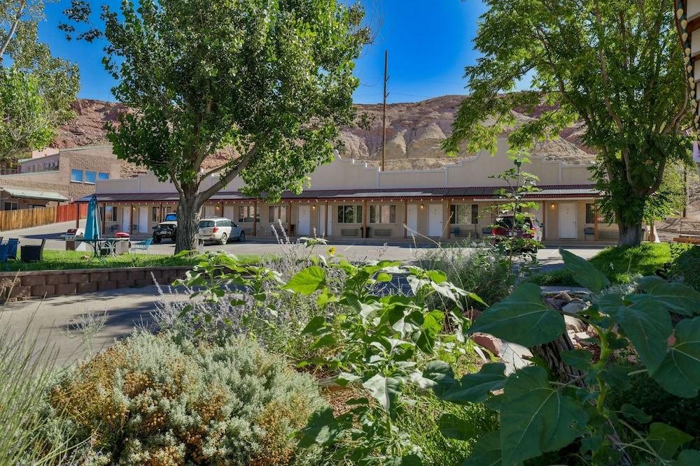 Adventure Inn & Motel photo 35