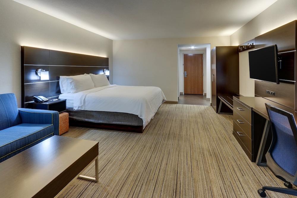 Holiday Inn Express & Suites Troy by IHG photo 12