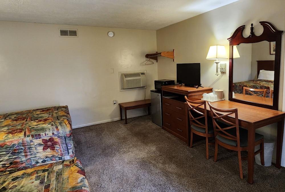 Royal Motel photo 50