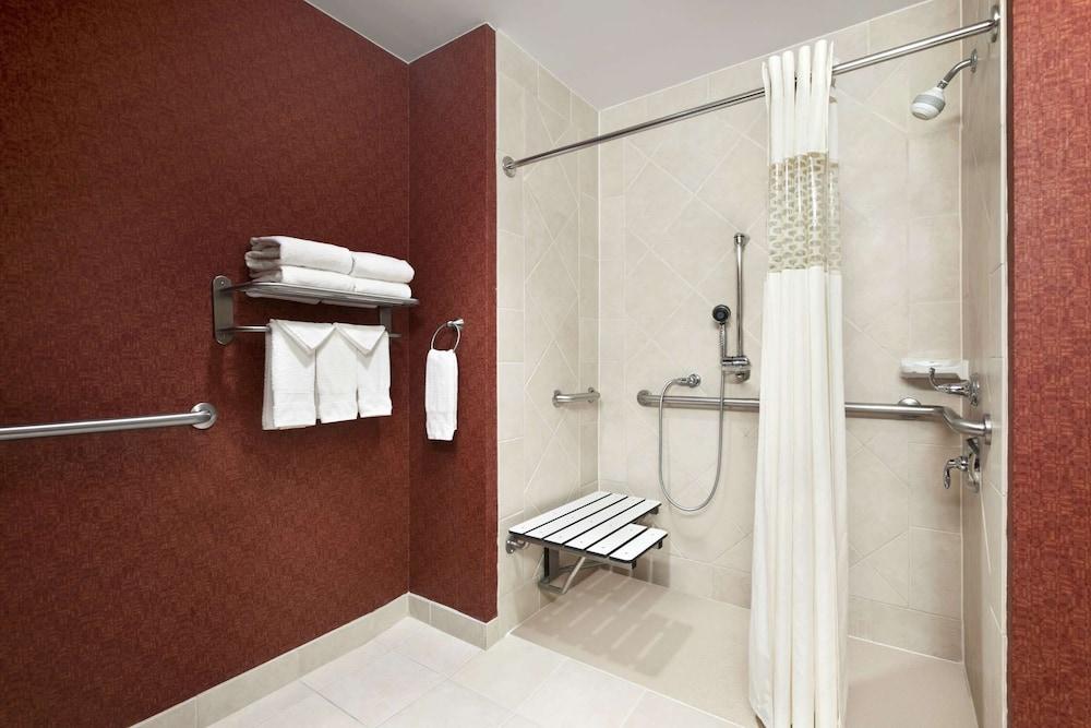 Hampton Inn & Suites Conroe - I-45 North photo 17