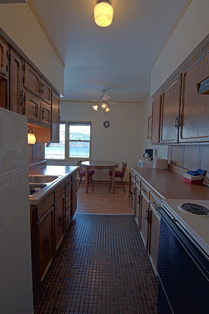 Glacier View Condo Suites photo 18