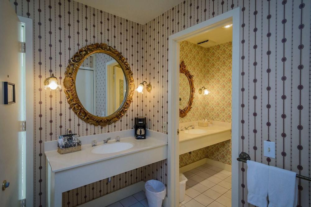 Hill House Inn photo 51