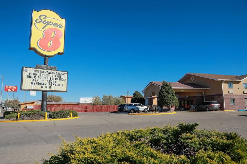 Super 8 by Wyndham Gallup photo 5