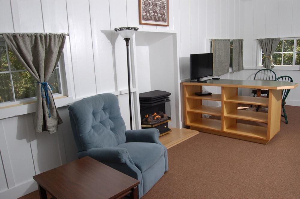 Lava Lodge at Hale Kilauea photo 8