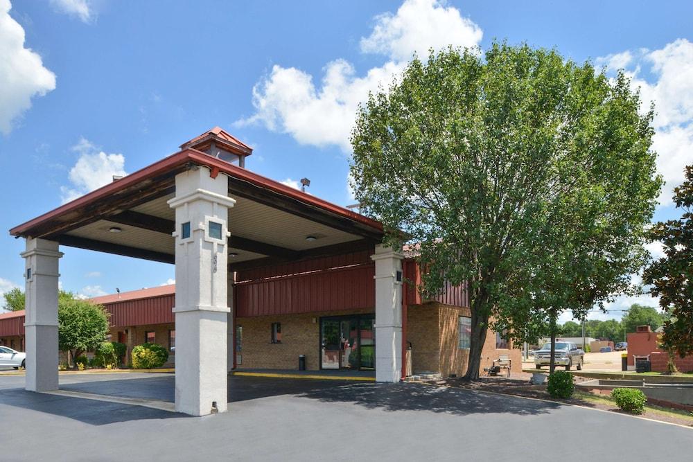 Americas Best Value Inn Batesville photo 24