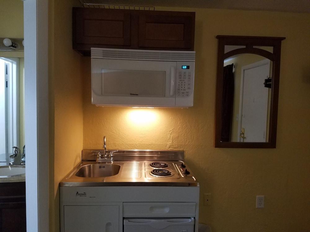 Budget Inn photo 25