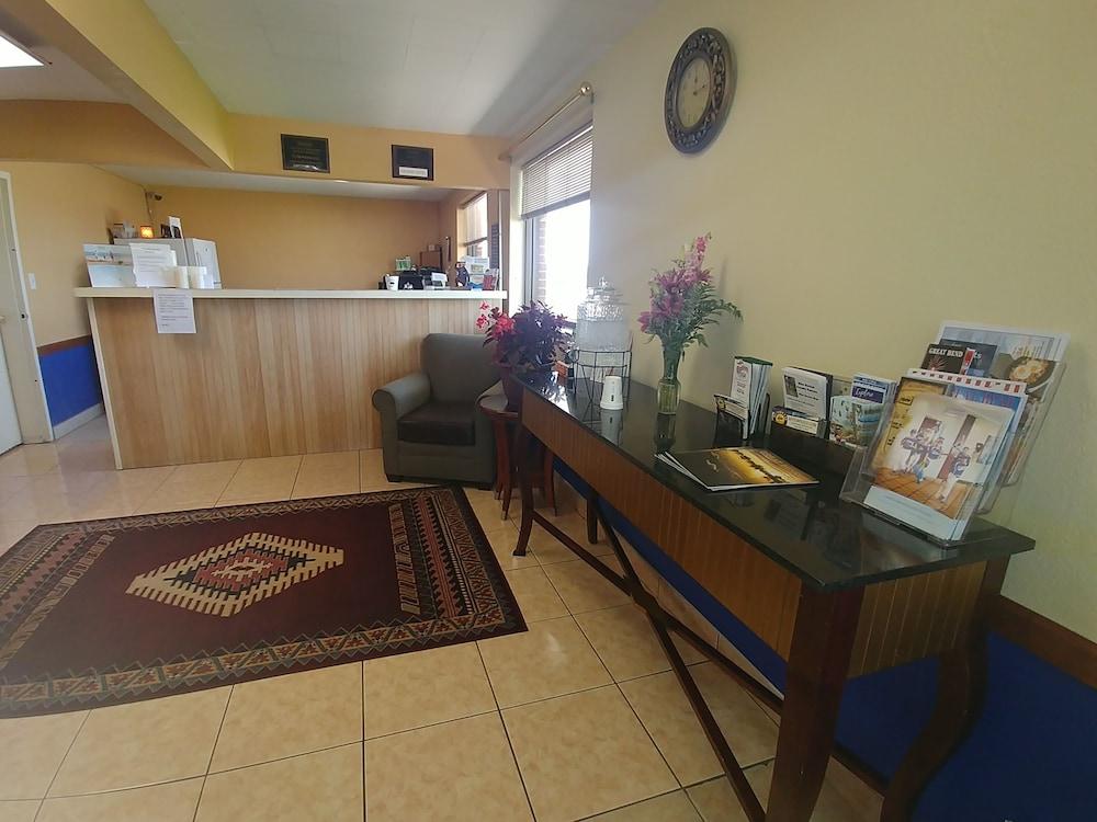 Travelodge by Wyndham Great Bend photo 9