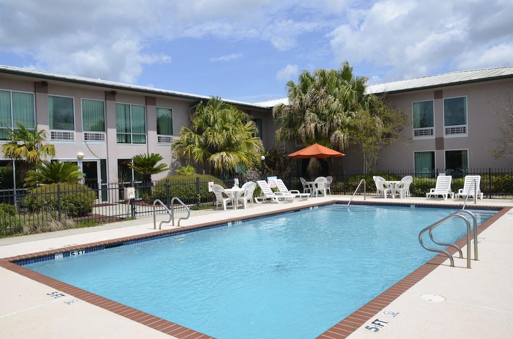 Ramada by Wyndham Luling photo 17