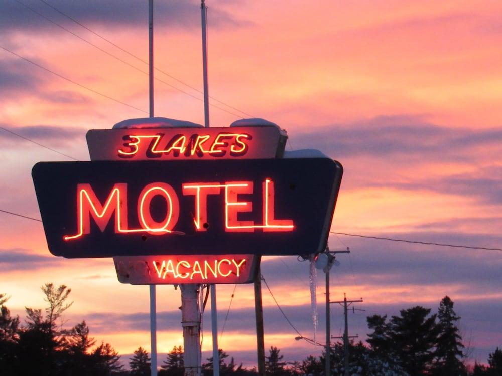 Three Lakes Motel photo 32