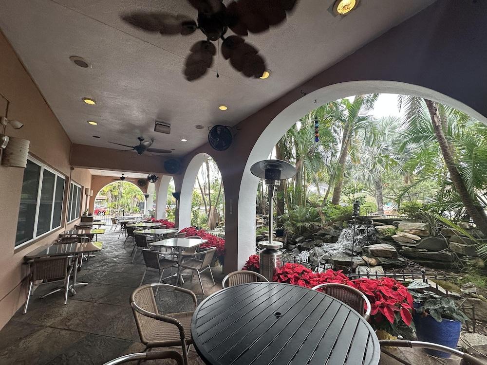 Tahitian Inn photo 52