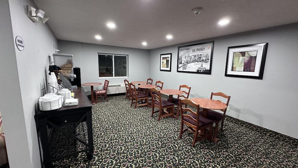 Burgundy Inn & Suites By OYO El Paso photo 20