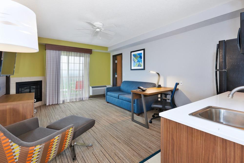 Holiday Inn Express & Suites Petoskey by IHG photo 13