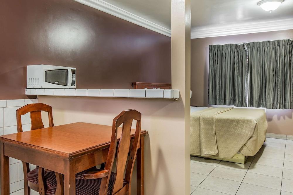 Rodeway Inn Ventura Midtown photo 16