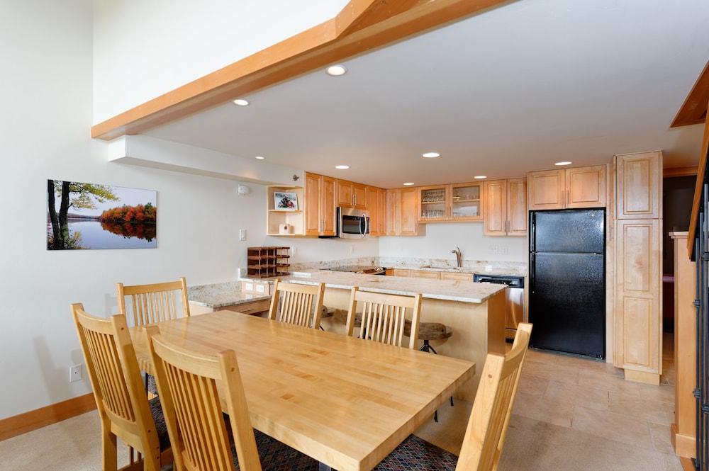 The Crestwood Condominiums photo 22