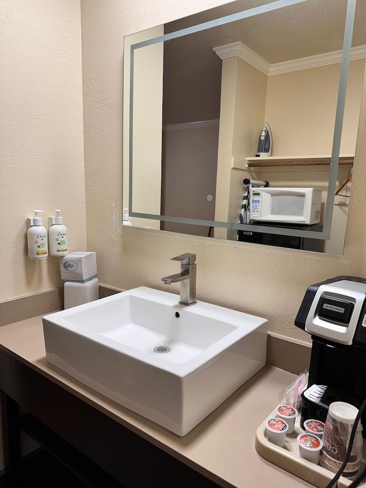 Beachwalker Inn and Suites photo 21